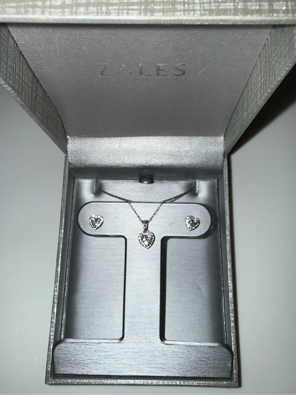 NWT Zales Heart Necklace & Matching Earrings Set